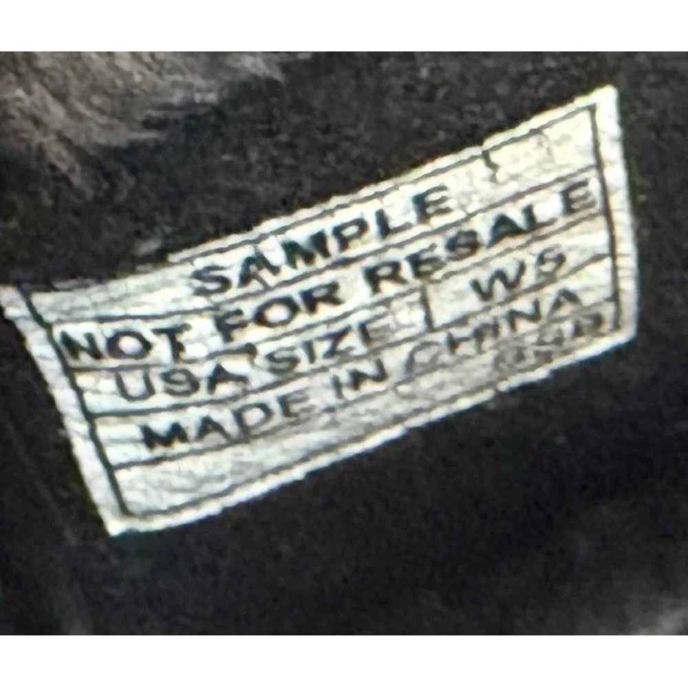 The North Face Women's Shellista V Shorty Waterproof Black Women's Size 5 No Box